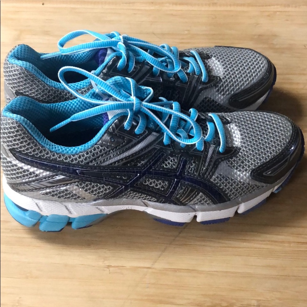 ASICS women’s GT-1000 athletic shoes size 5.5